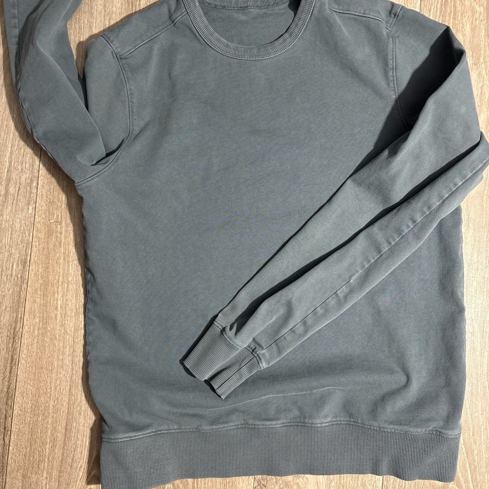 Vuori Men's Crewneck Sweatshirt in Slate